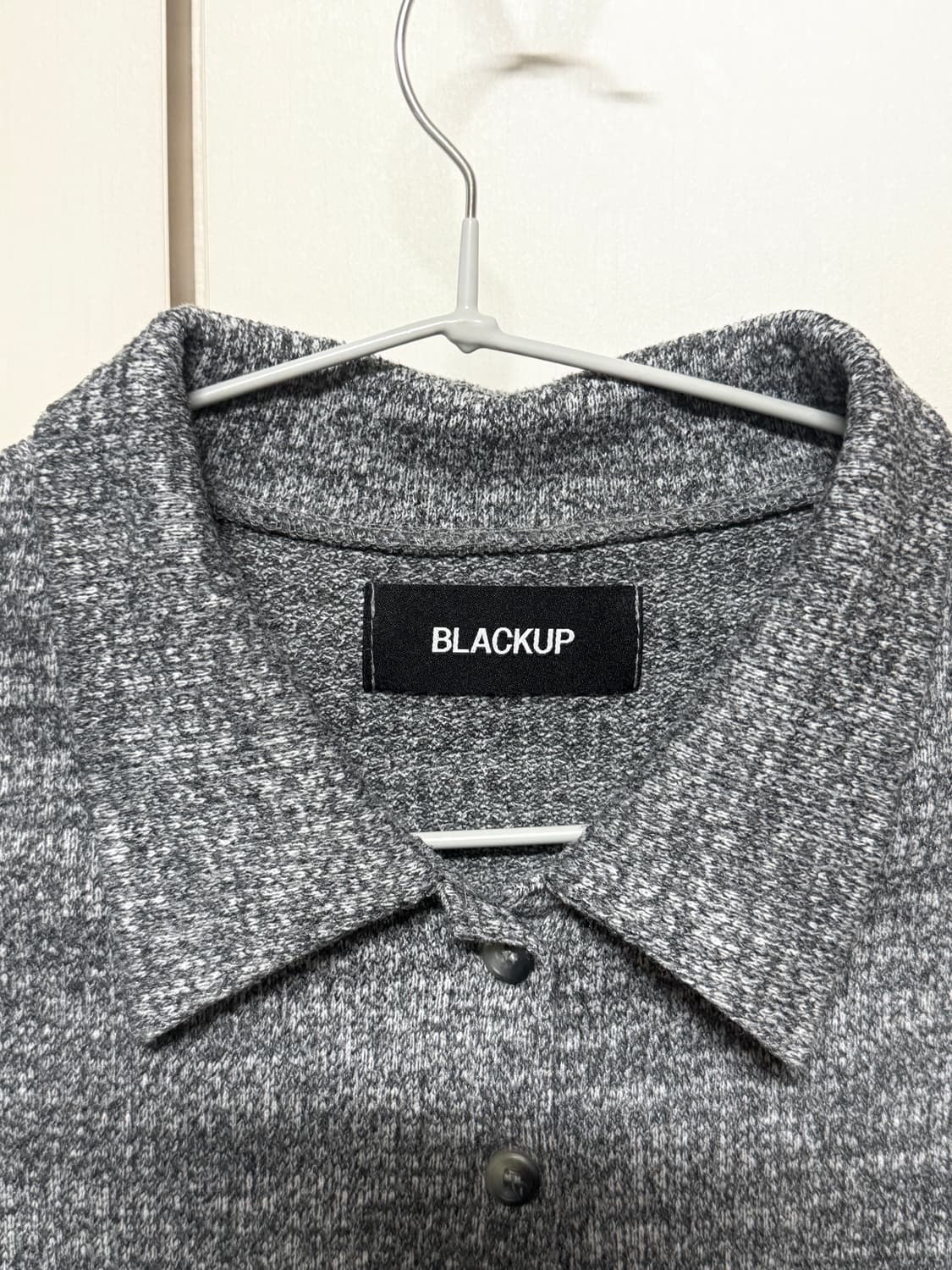 블랙업 닉시 버튼 카라티 상품이미지3