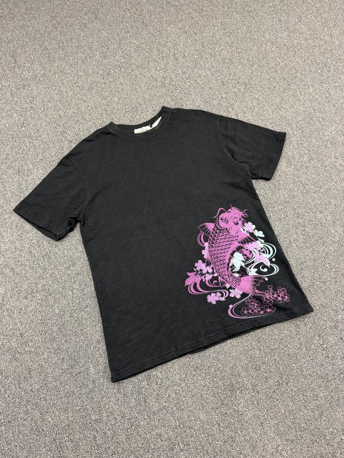 L) 카라쿠리 타마시 빈티지 잉어 자수 반팔 티셔츠 상품이미지1