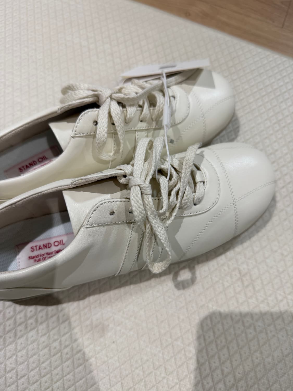 스탠드오일 크림색 스니커즈 상품이미지7