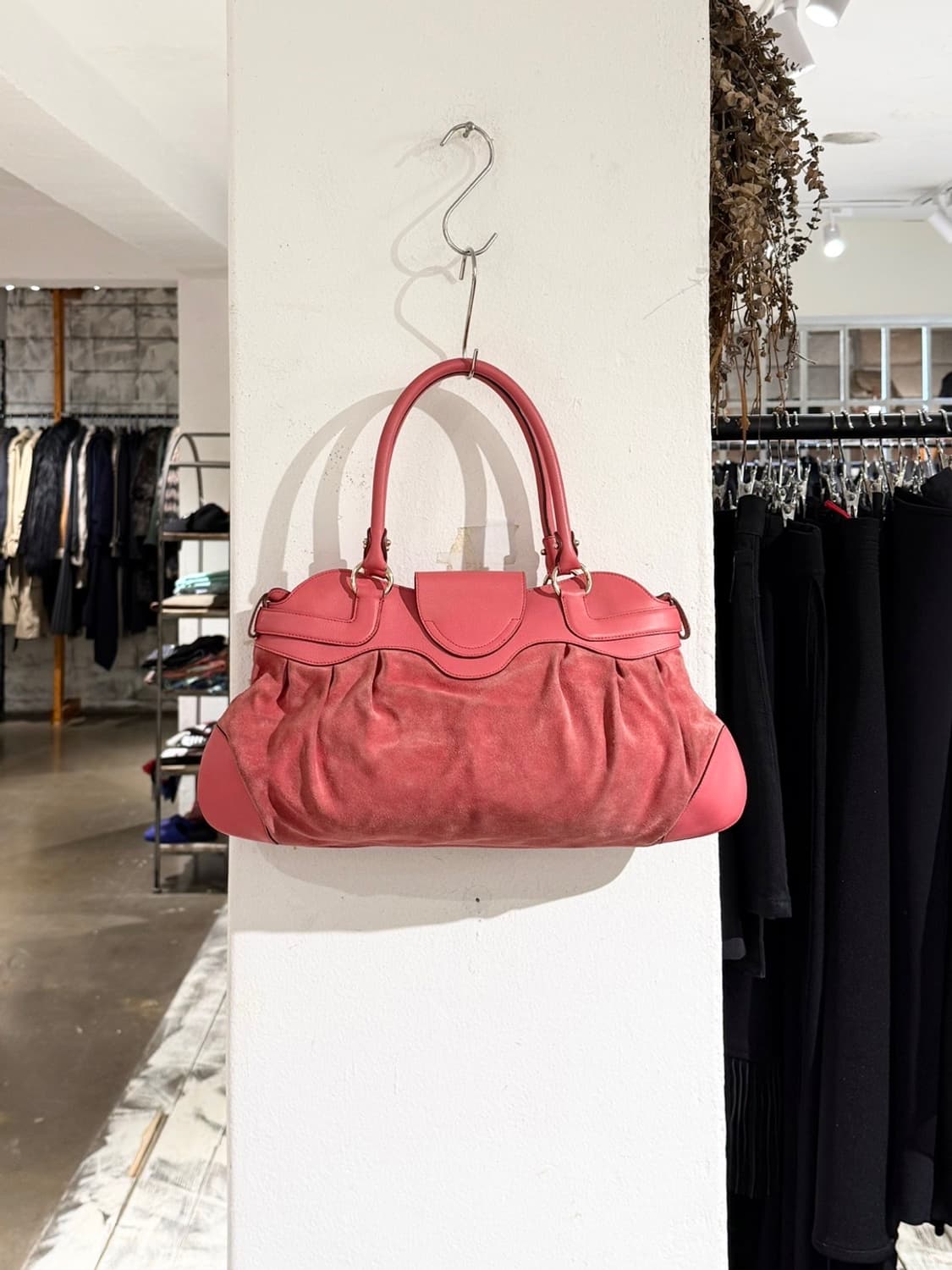 페라가모 핑크 간치니 버클 토트백 상품이미지4