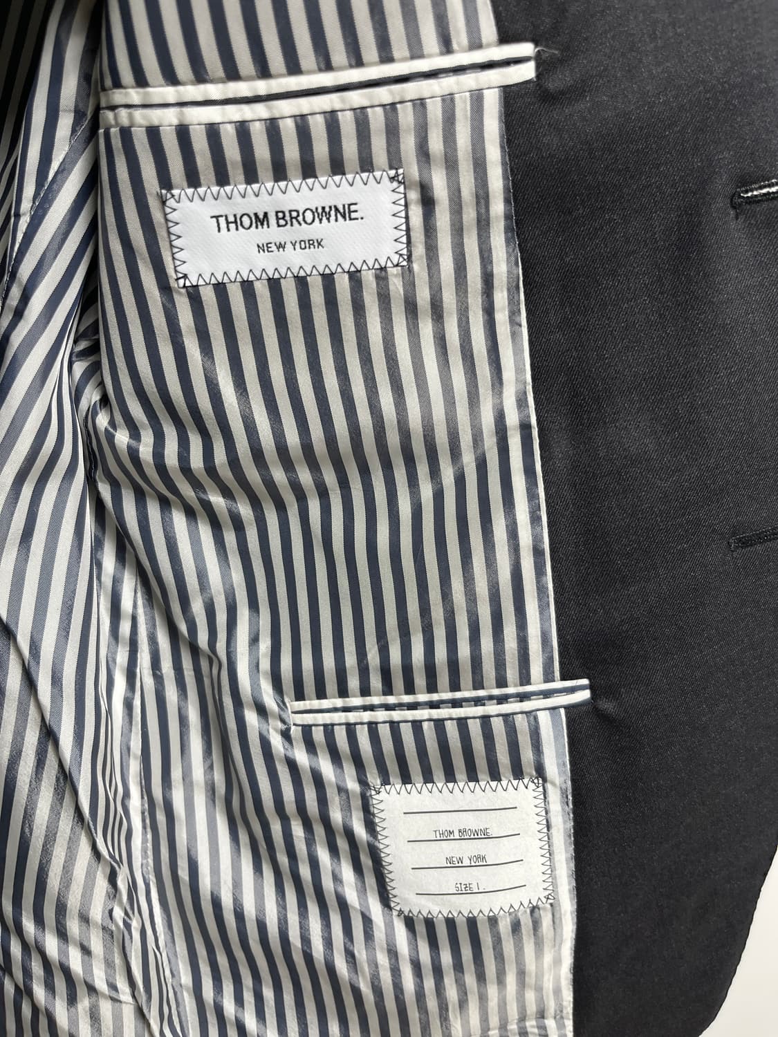 톰브라운 수트 차콜 상품이미지3