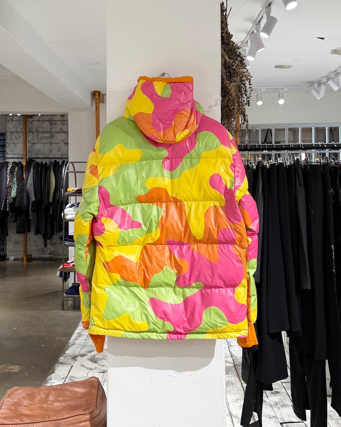 아디다스 x 제레미 스캇 네온 카모 패딩 상품이미지7