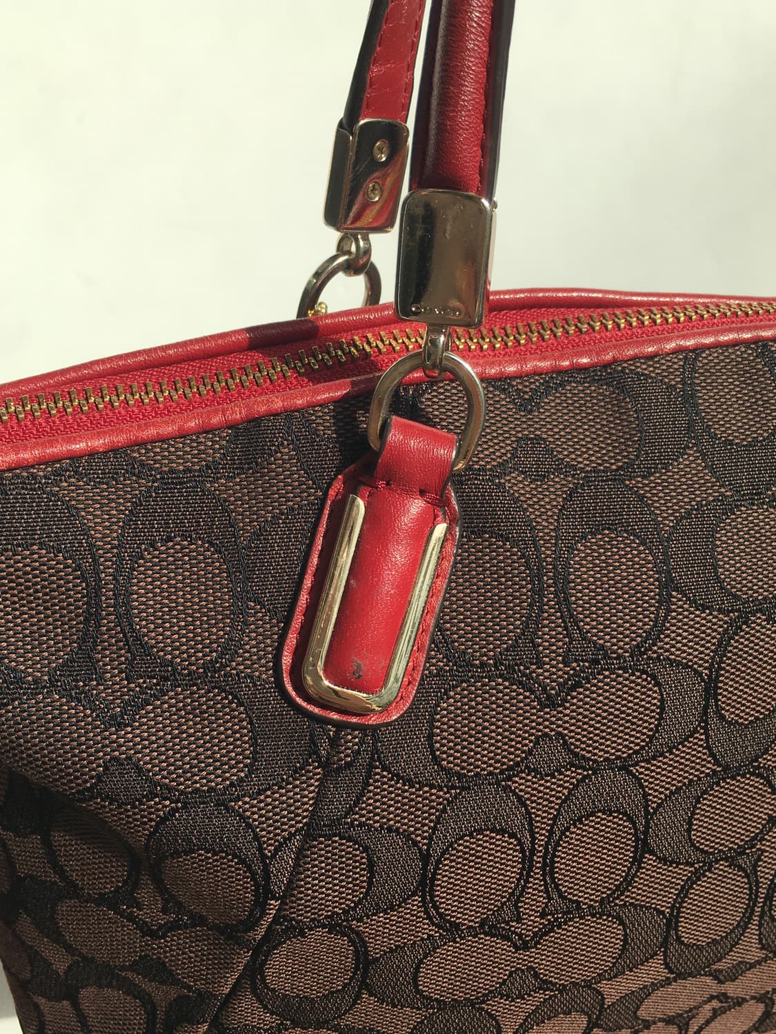 코치 켈시 아웃라인 시그니처 사첼백 레드 상품이미지4