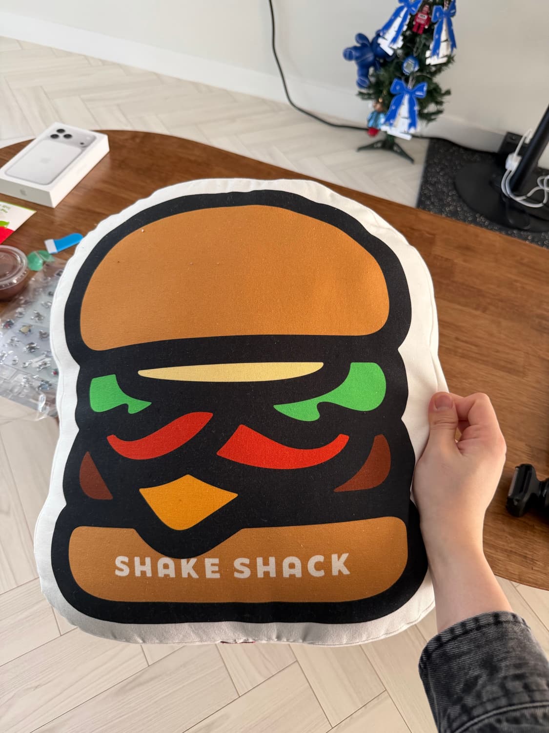 휴먼메이드 쉑쉑버거 콜라보 쿠션 상품이미지2