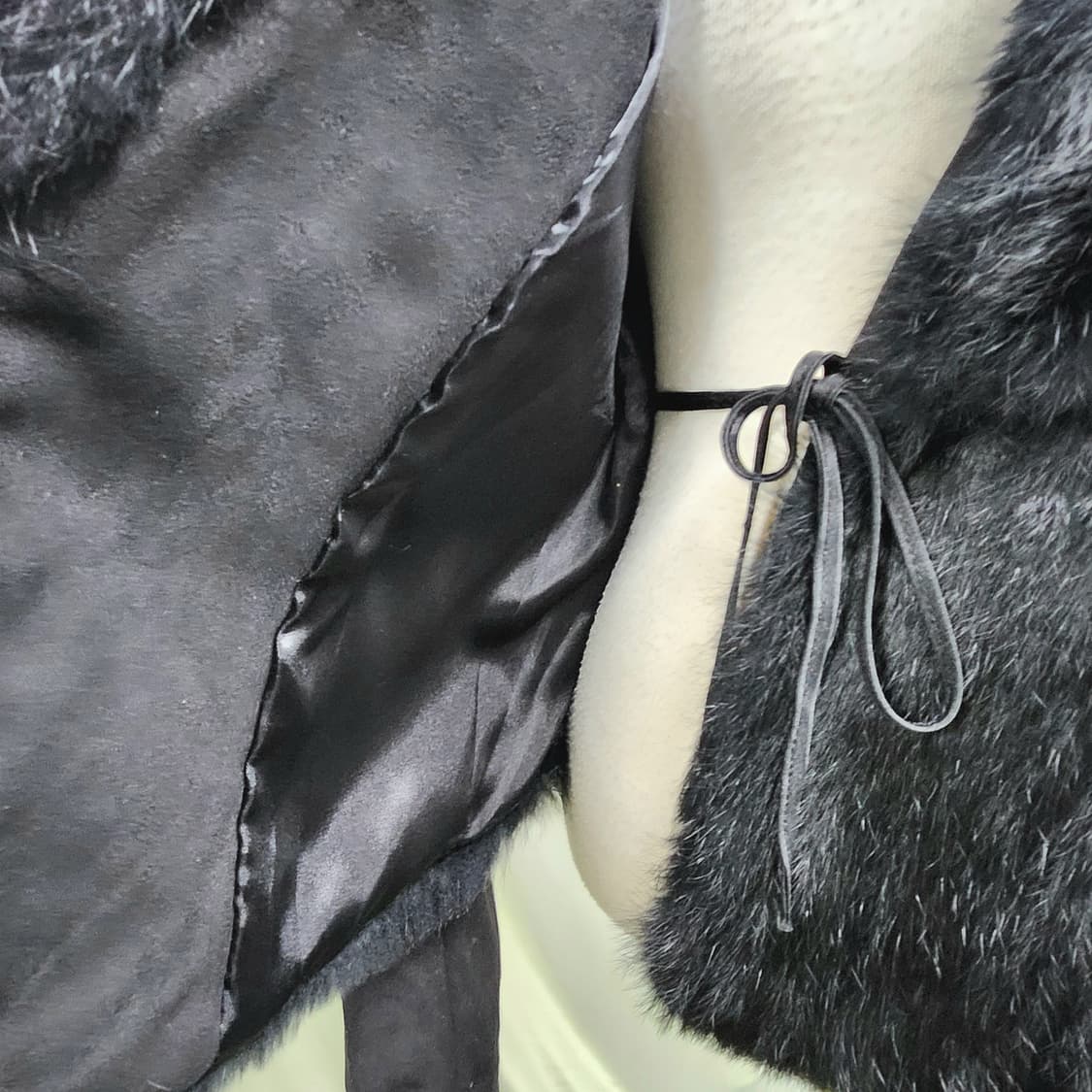 Black Fur Short Jacket ✦ 허리 슬림라인 실루엣
 상품이미지6