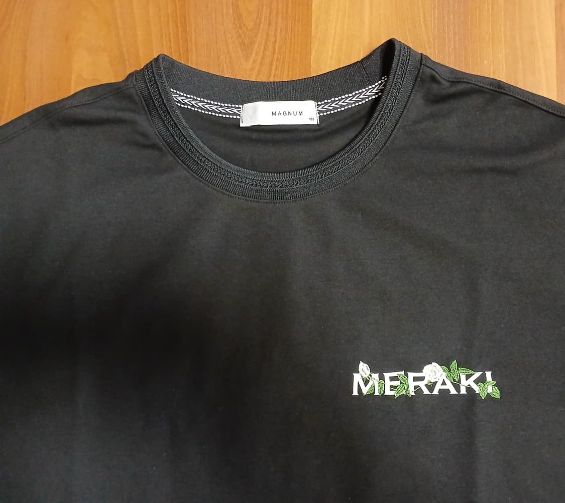 본 매그넘 MERAKI 블랙 플라워 프린팅 반팔티 105 상품이미지4