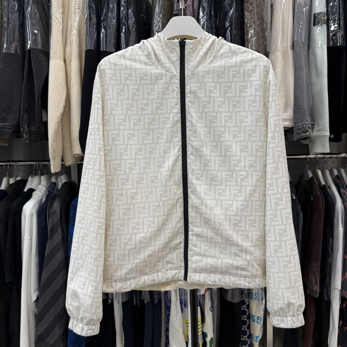 [리오브전포점] 펜디 리버서블 나일론 후드 바람막이 자켓 상품이미지1