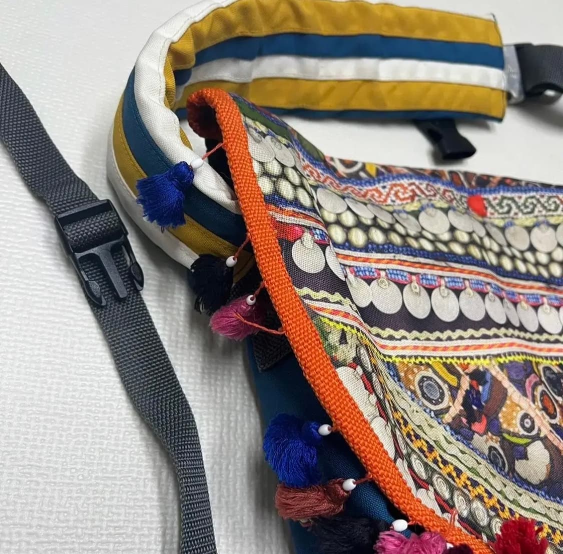 언더커버 에스닉 메신저백 블루 상품이미지2