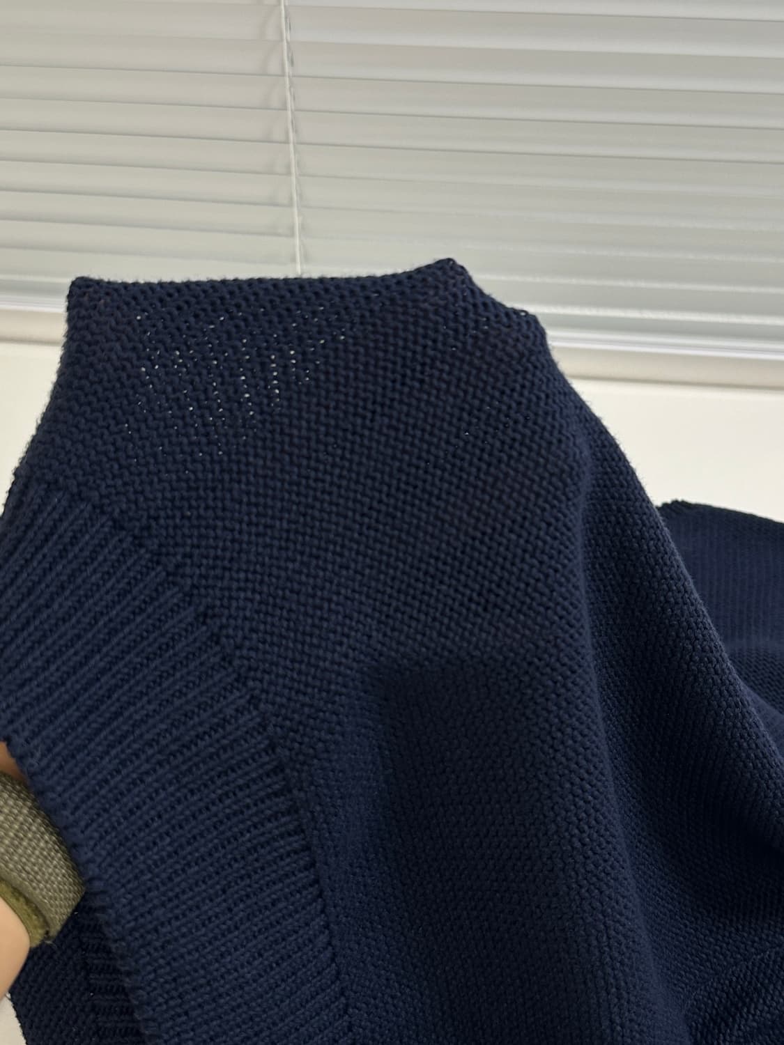 아페쎄 A.P.C. 슬림루즈핏 미니멀 네트 니트 S 네이비  상품이미지3