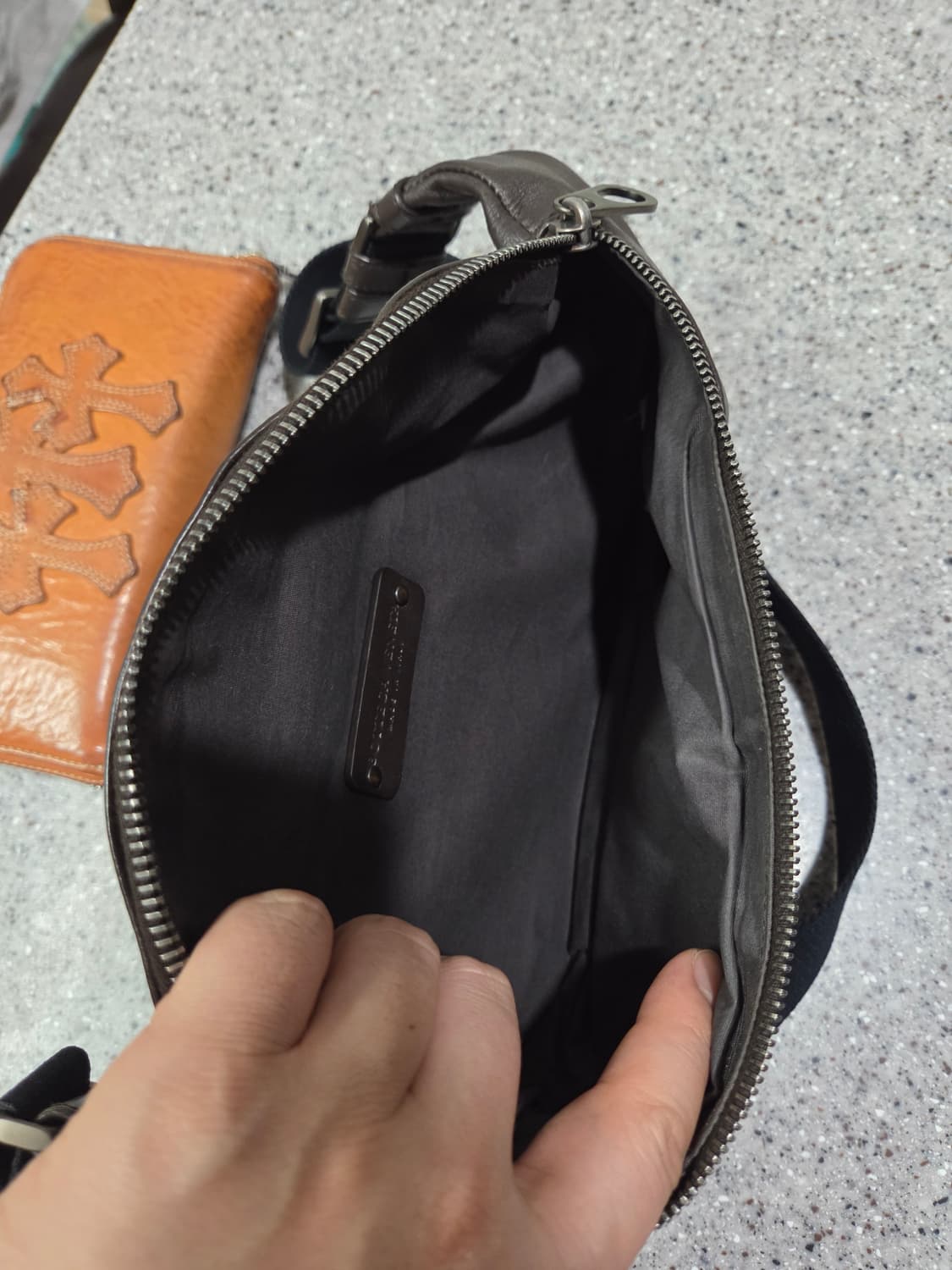 정품 보테가 베네타 가죽 힙색 상품이미지5