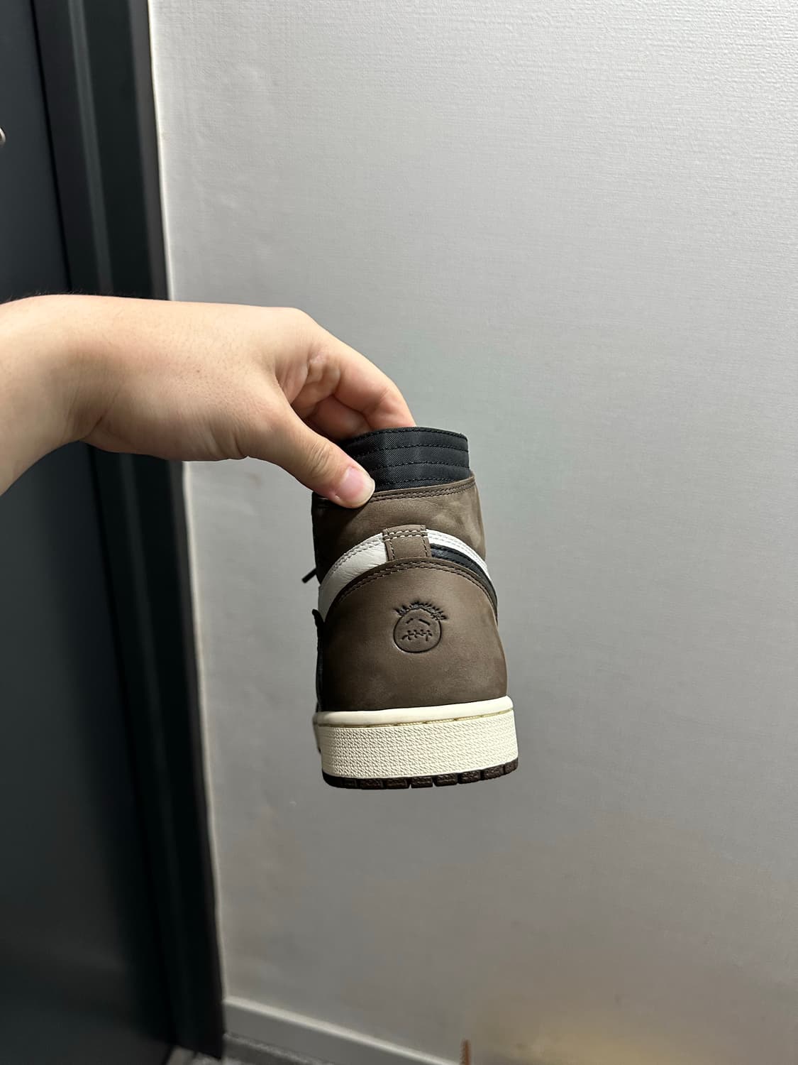 나이키 에어 조던1 트래비스 스캇 모카 275 상품이미지2