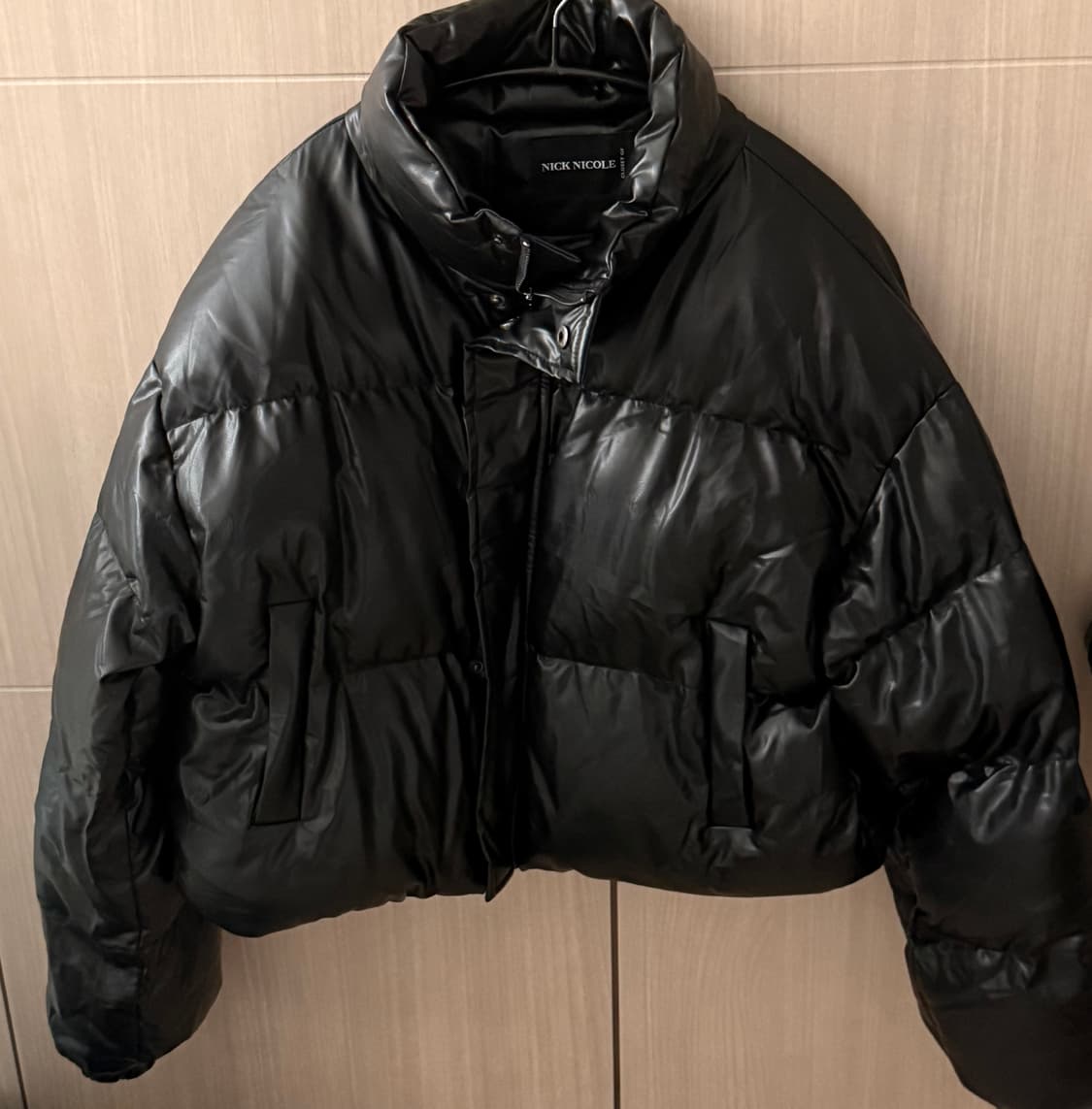 닉앤니콜 프리미엄 비건 레더 크롭 패딩 black 상품이미지2