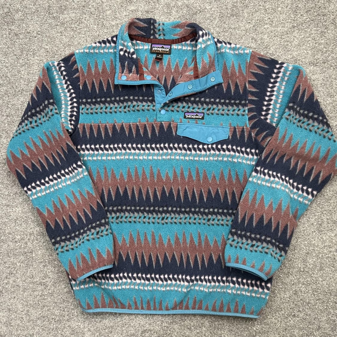 17FW 파타고니아 신칠라 스냅T 아즈텍 패턴 상품이미지1