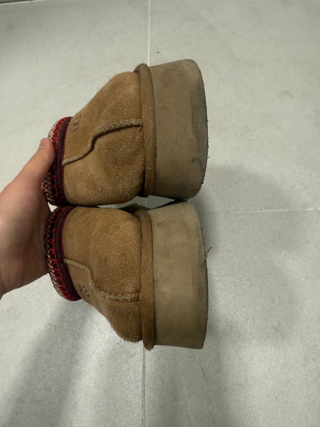 어그 타즈 220 상품이미지4