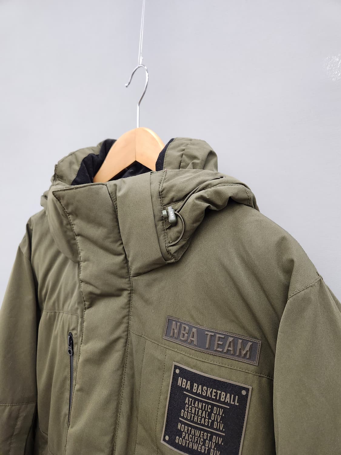 NBA 공용 헤비 다운 패딩 카키 상품이미지3