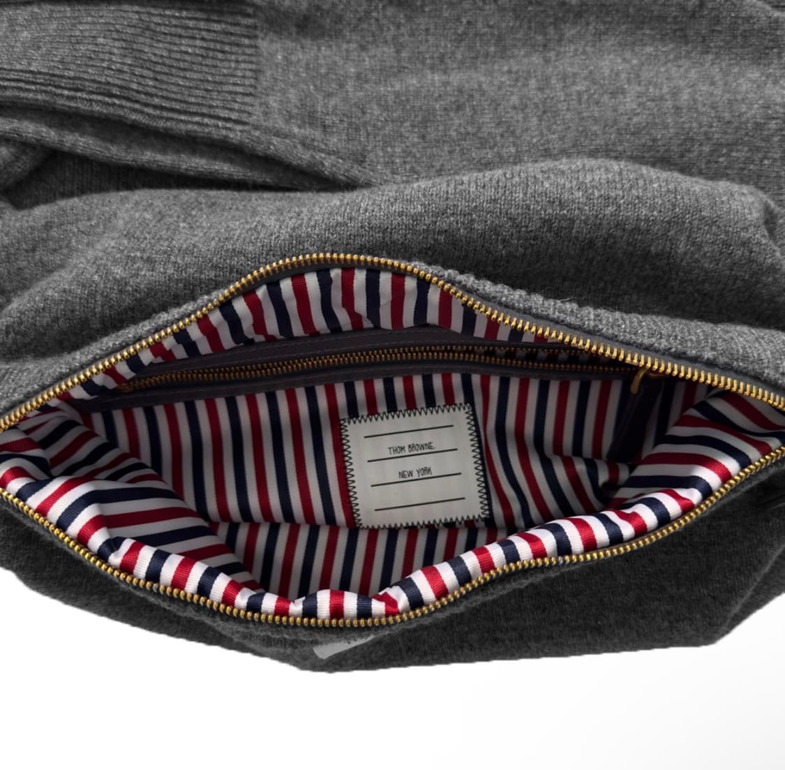 톰브라운 사선 완장 울 니트 스웨터 숄더백 크로스백 그레이 상품이미지7