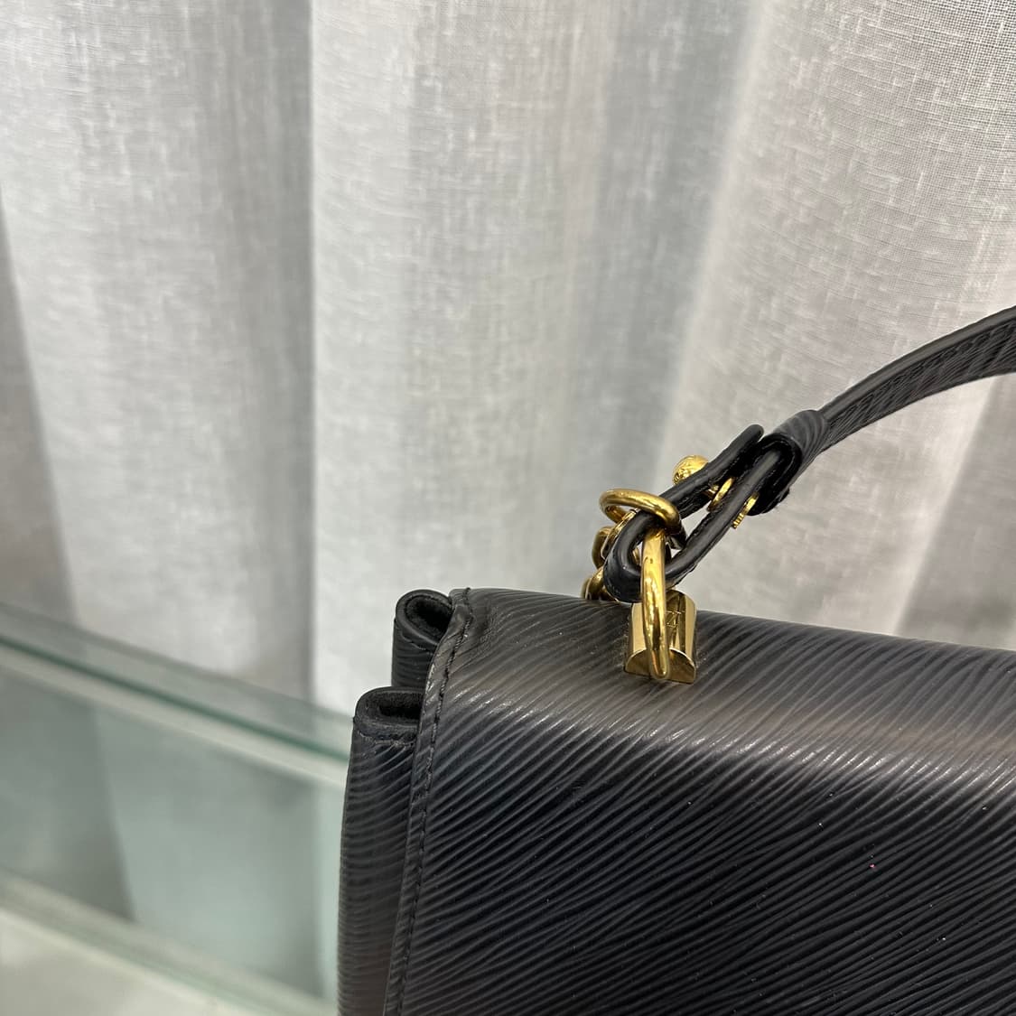 루이비통 트위스트 금장 탑핸들 크로스 숄더백 상품이미지5