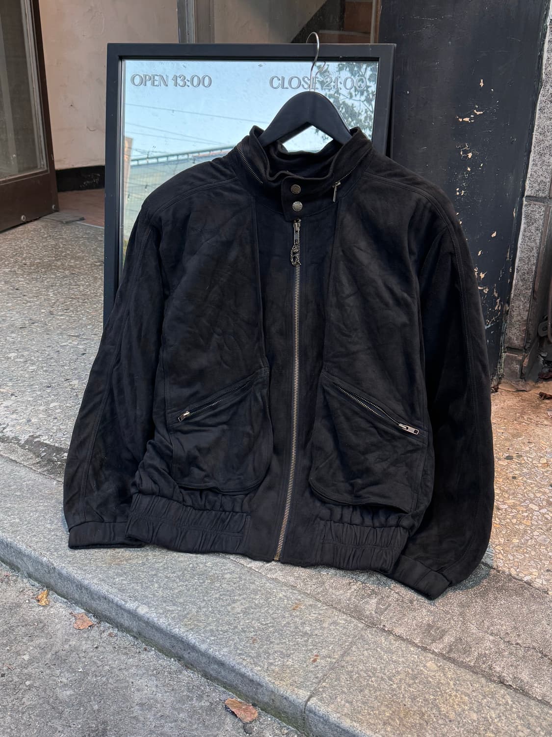 La Mode Goji 디테일 벨벳 봄버자켓 상품이미지1