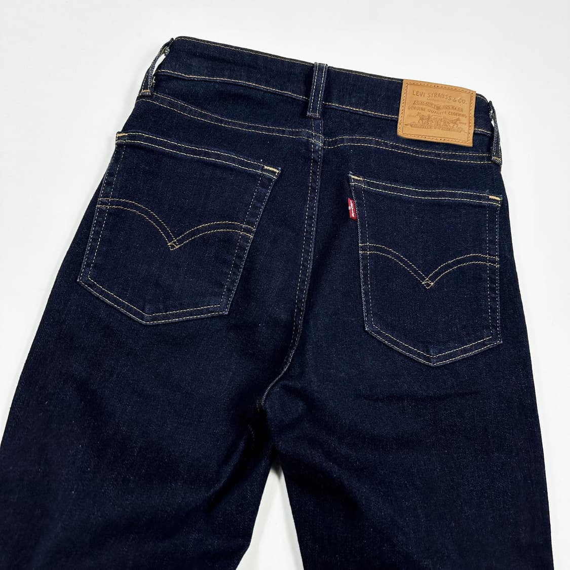 26 리바이스 725 여성 하이라이즈 생지 부츠컷 데님팬츠 상품이미지4