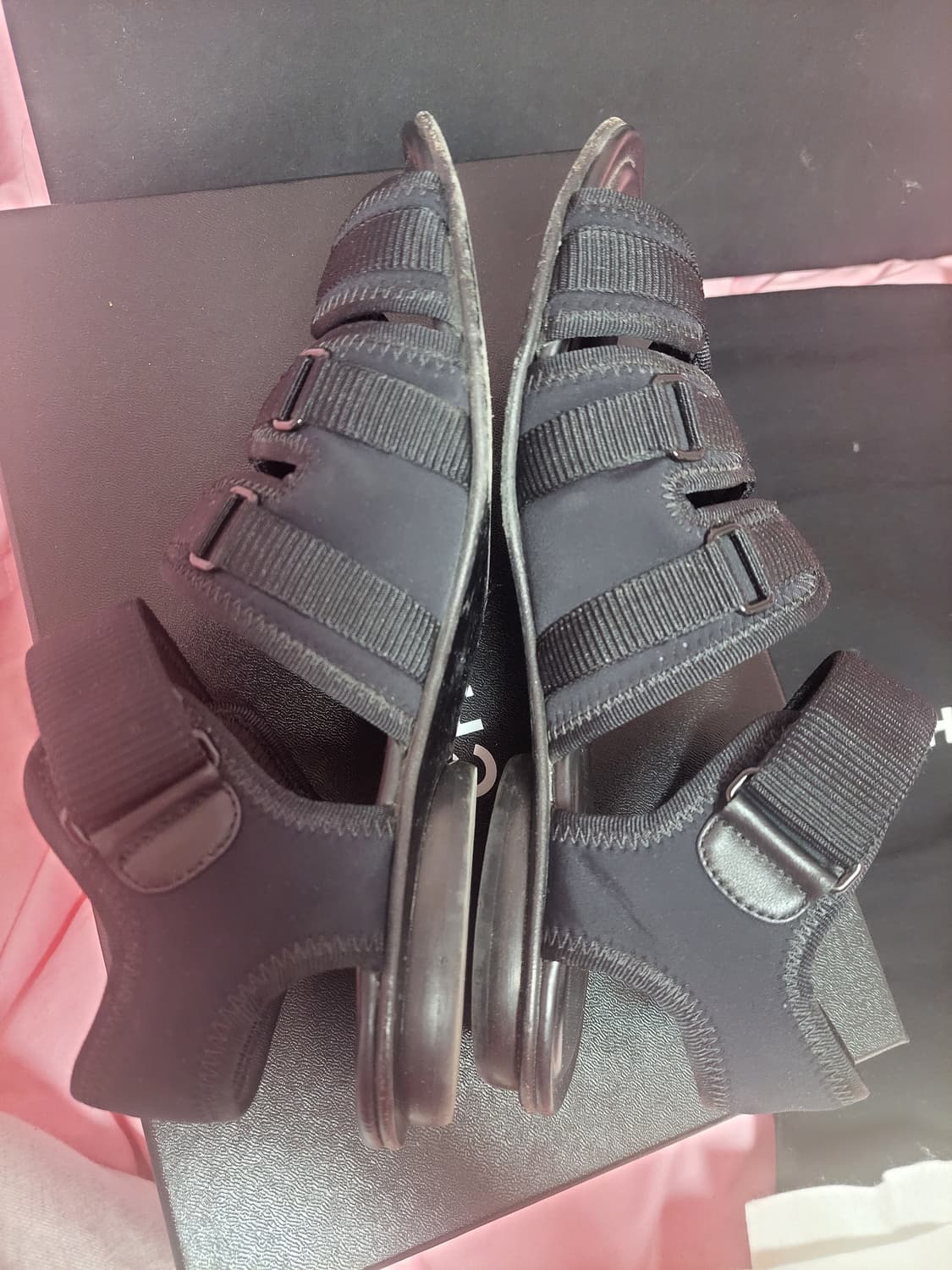 정품)급처3번신은상태좋은!샤넬 로고 블랙 벨크로 샌들 매장가270만원대 상품이미지7