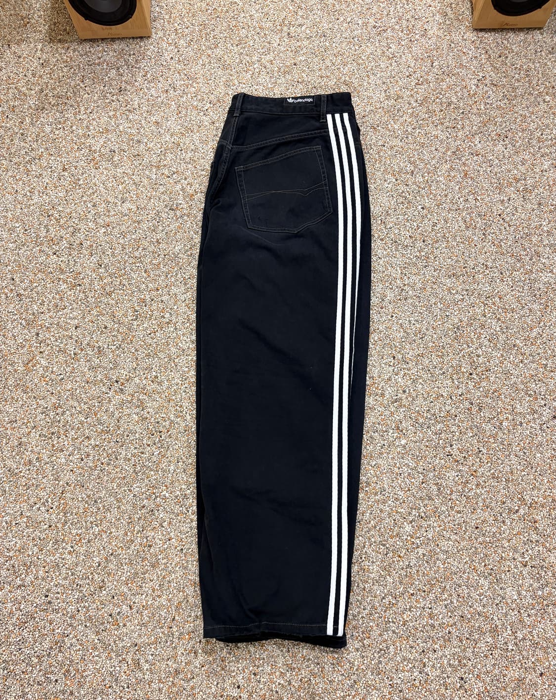 발렌시아가 x 아디다스 라지 배기 트라우저 블랙 상품이미지1