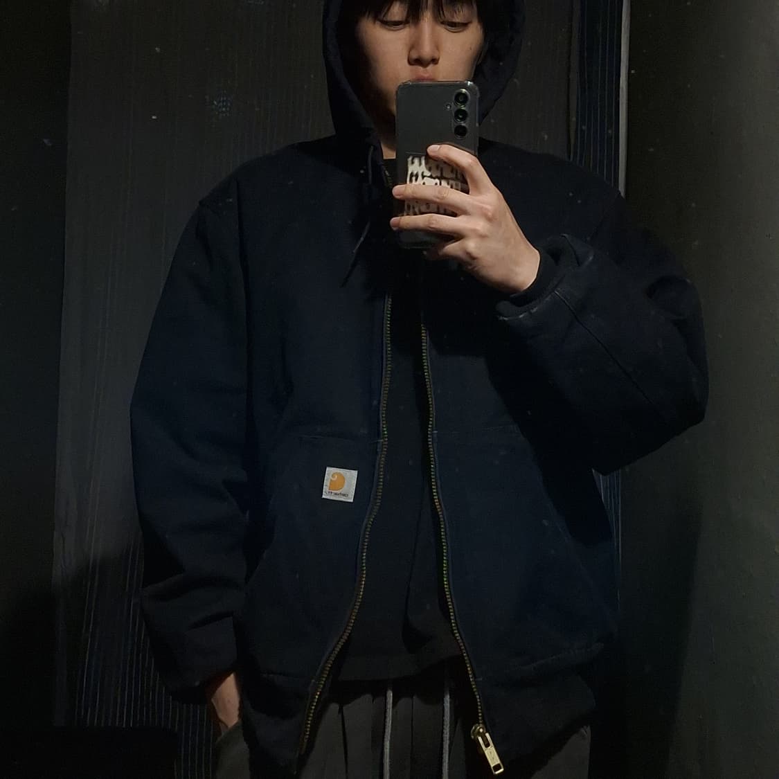 칼하트 J140 피그먼트블랙 덕캔버스 이너퀼팅 액티브자켓 후드집업 상품이미지2