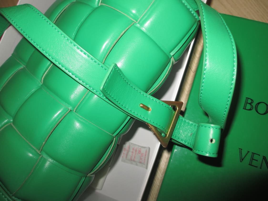 보테가베네타 카세트백 그린 + 풀박스 상품이미지3