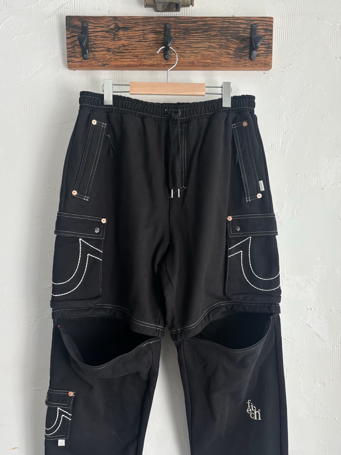 True Religion X Fetch® 트루릴리전 페치 블랙 카고 팬츠 상품이미지5