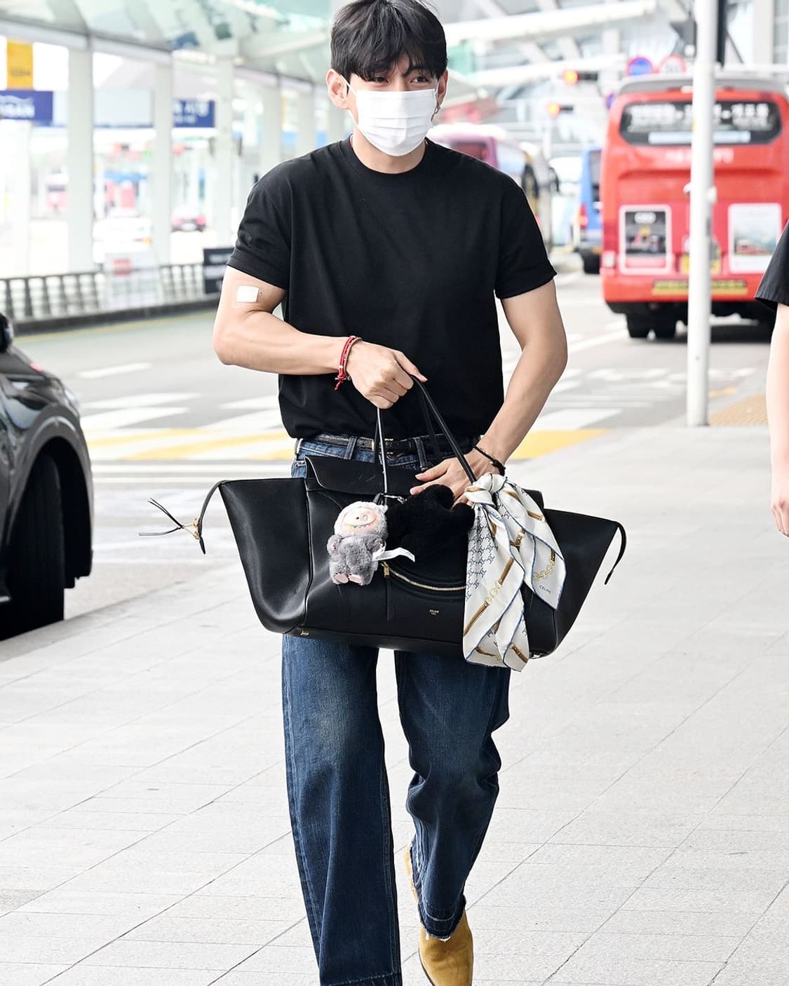 [BTS 뷔님 착용] 셀린느 22AW 문스웨이드 웨스턴 부츠 상품이미지1