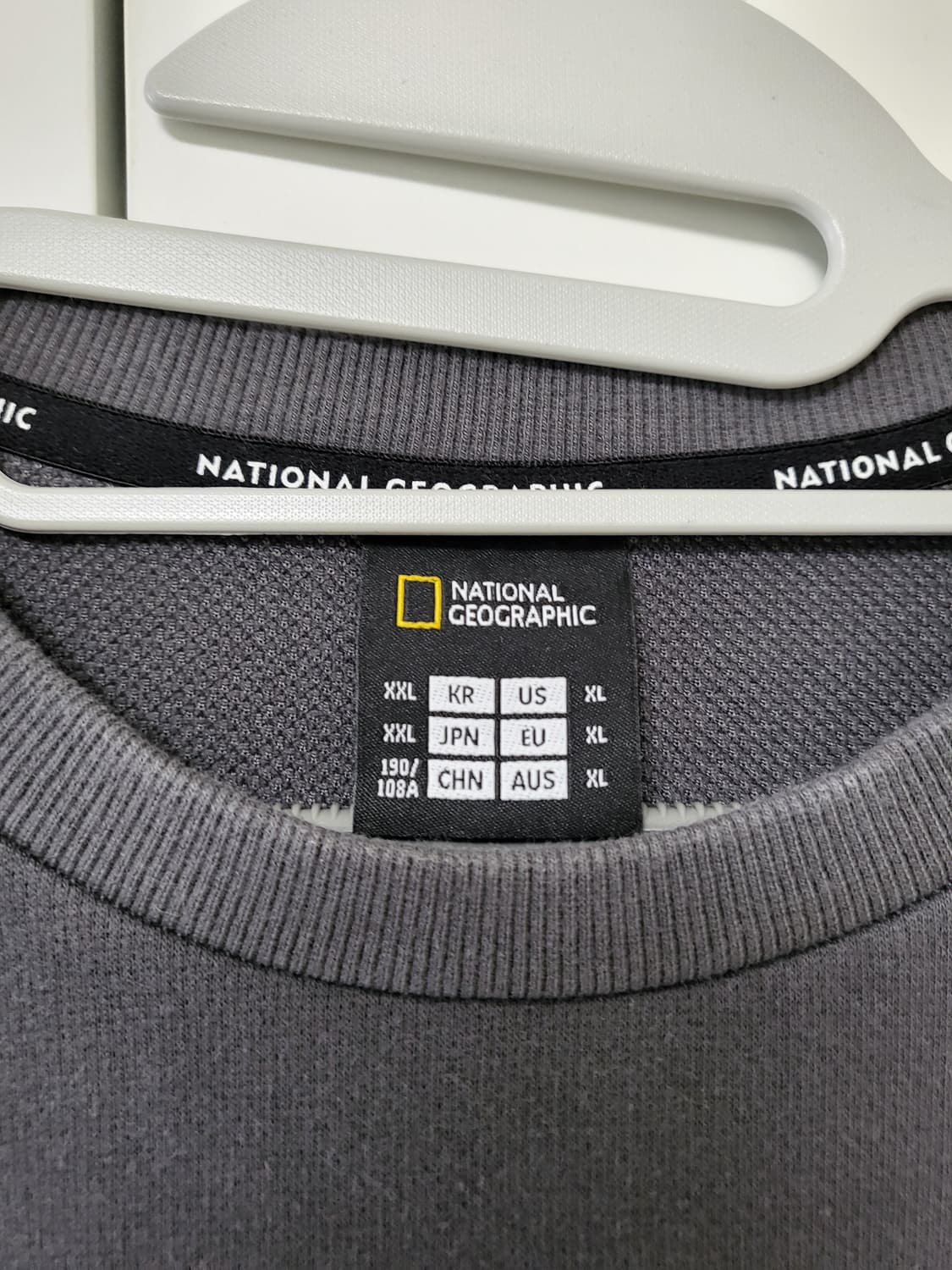 내셔널지오그래픽 루코스 백면 로고 그래픽 맨투맨 상품이미지3