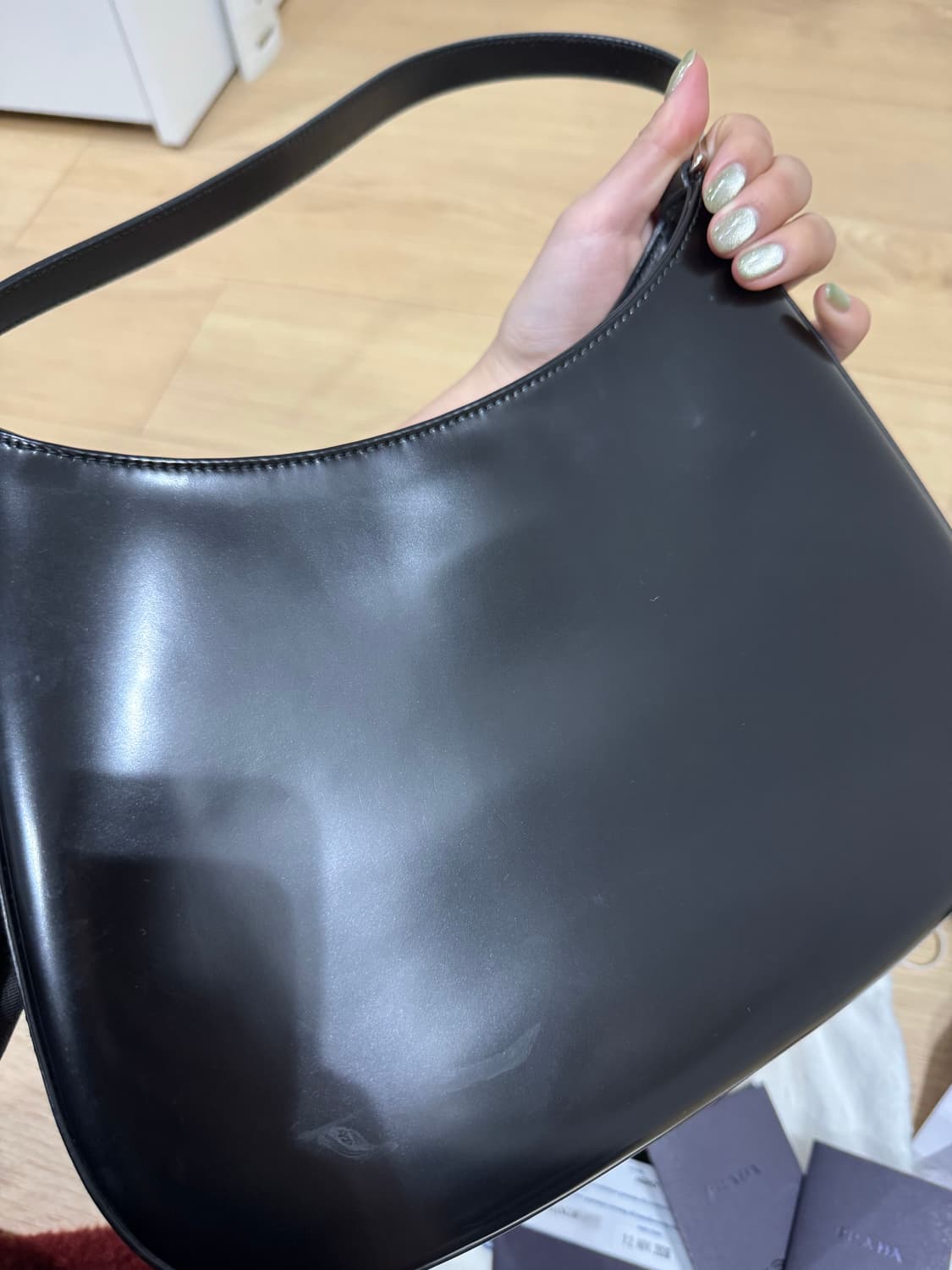 프라다 클레오 브러시드 가죽 숄더백 상품이미지4