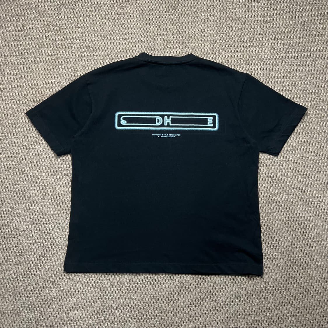 솔리드옴므 백로고 반팔 블랙 46 상품이미지2