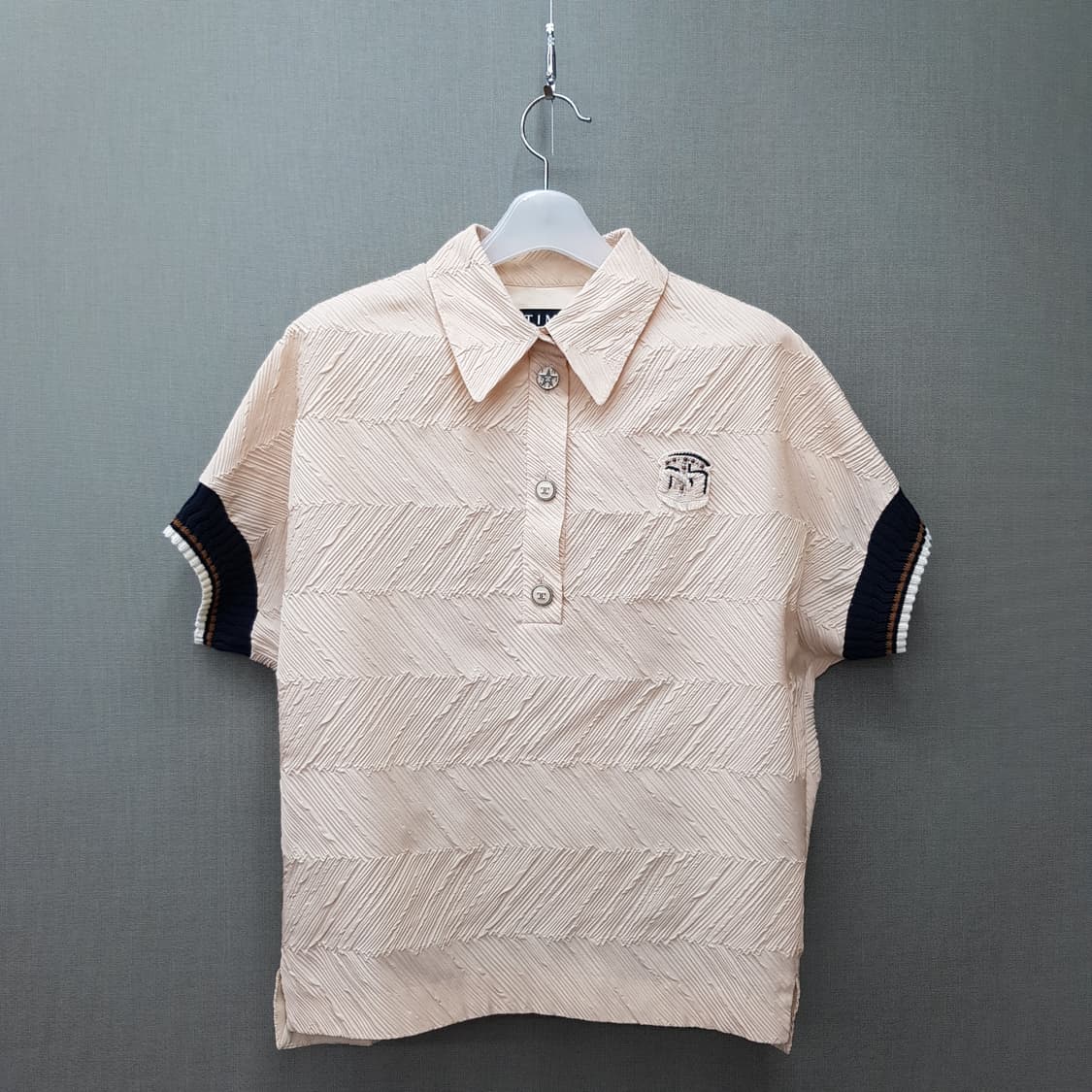 한섬 타임 2021 배색 립라인 텍스처 반팔 블라우스 F사이즈 상품이미지2