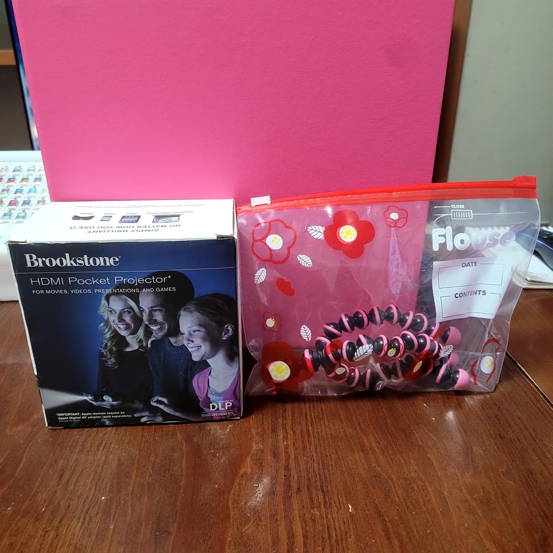 Brookstone HDMI 포켓 프로젝터 상품이미지10