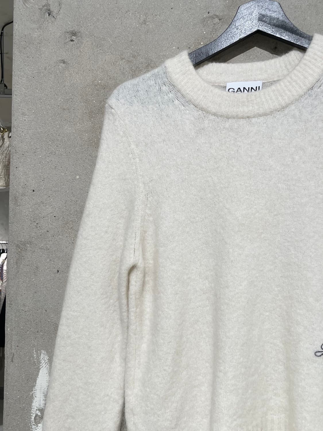 가니 아이보리 브러시드 로고 알파카 울 니트 상품이미지2