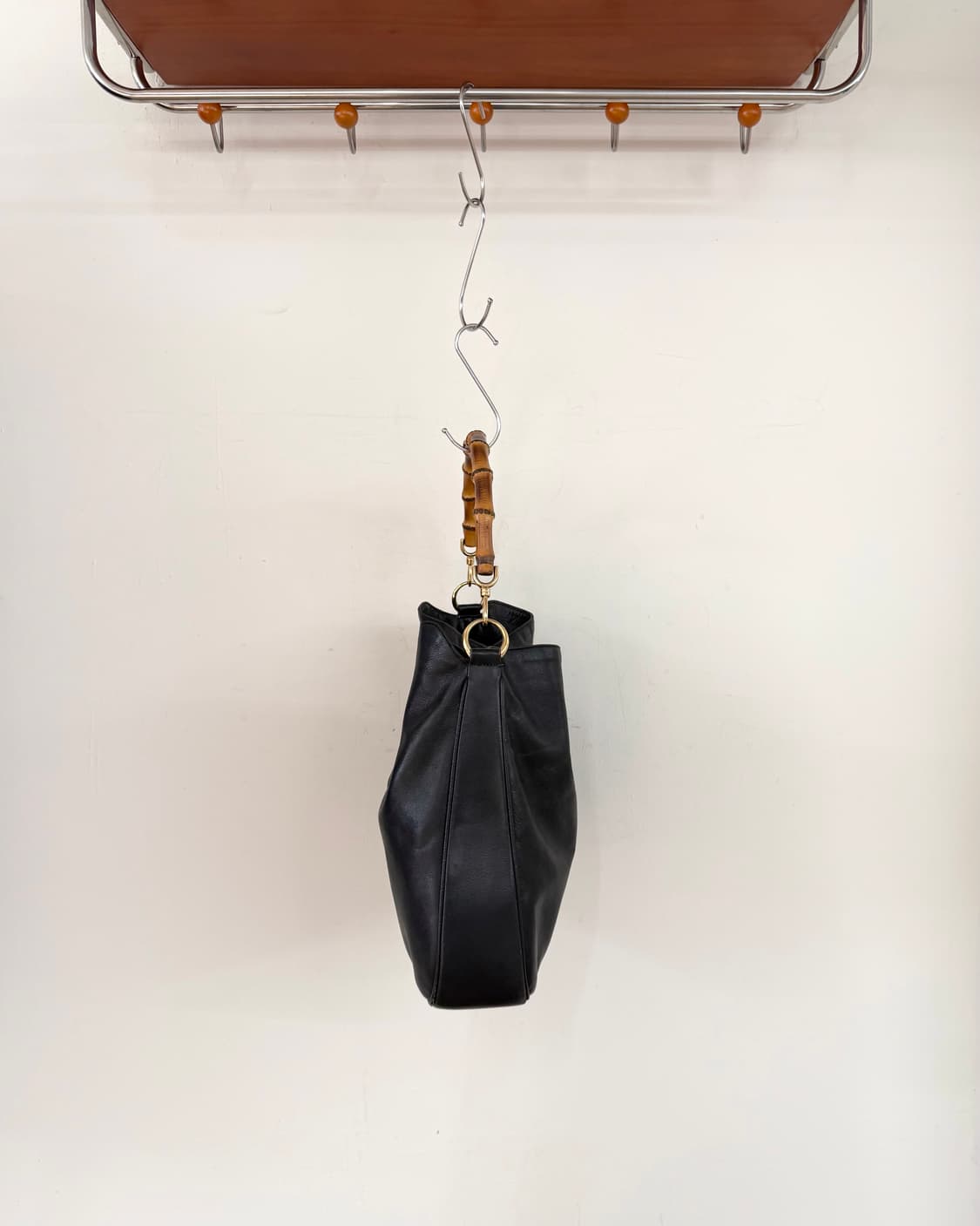 구찌 GG 블랙 레더 밤부 핸드백 상품이미지5