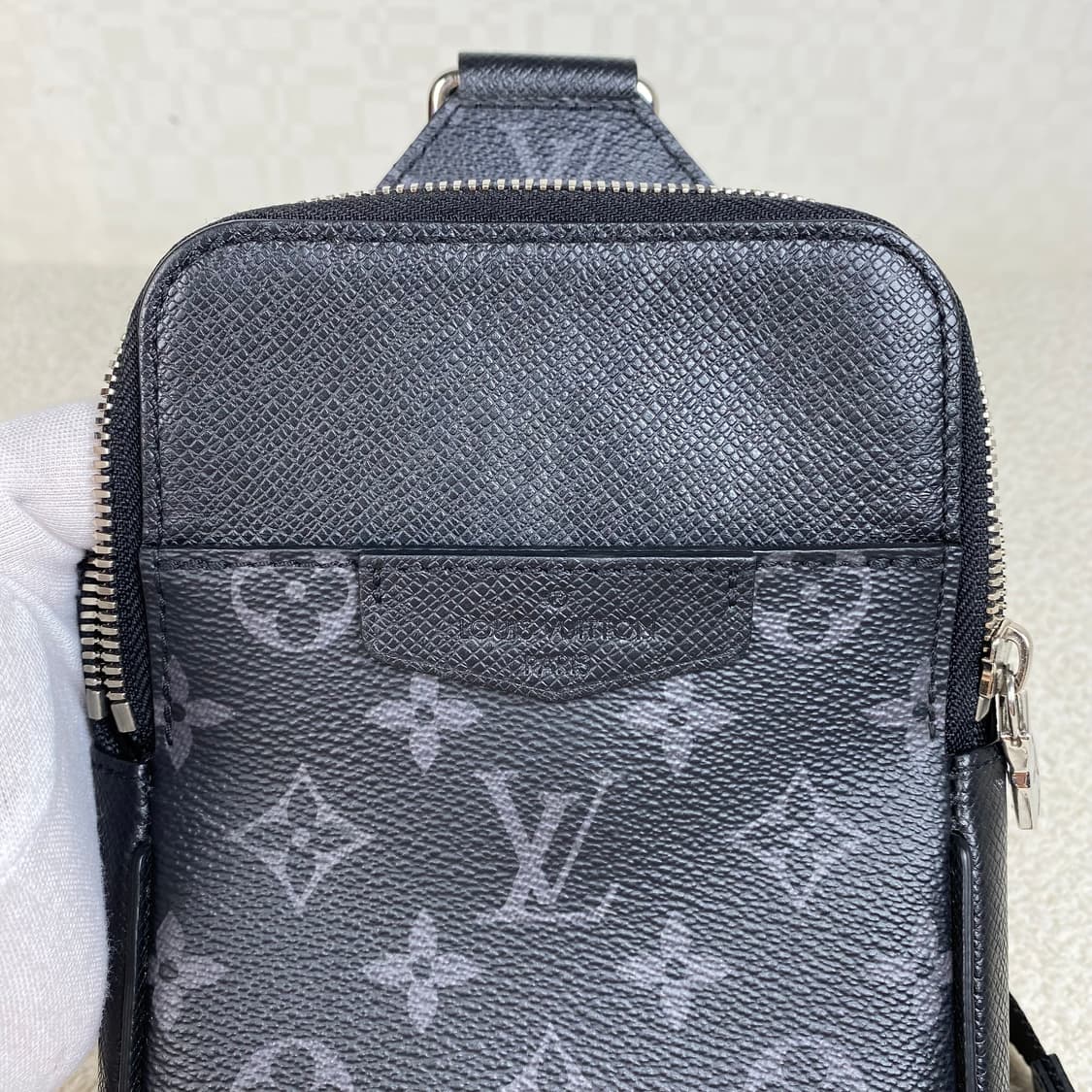 루이비통 크로스백 아웃도어 슬링백 상품이미지8