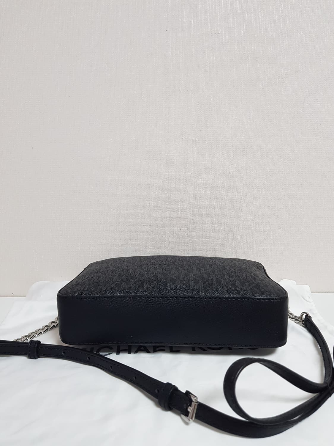 마이클코어스 크로스백 ㅡ거의 새제품  상품이미지7