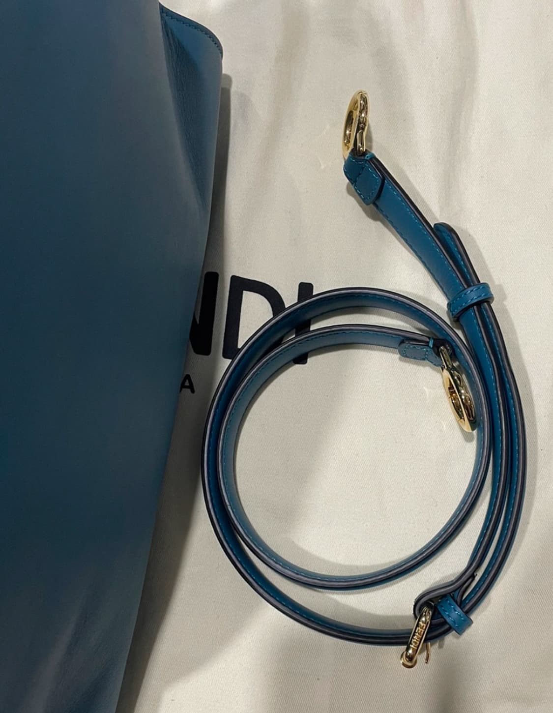 펜디 피카부 아이씨유 미디움 상품이미지4