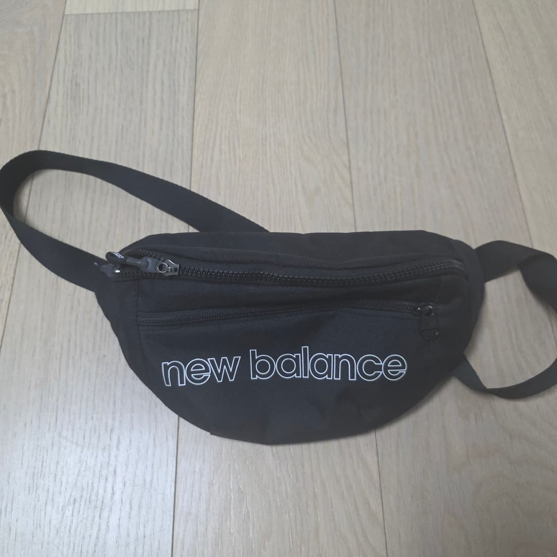 뉴발란스 힙색 가방 상품이미지1