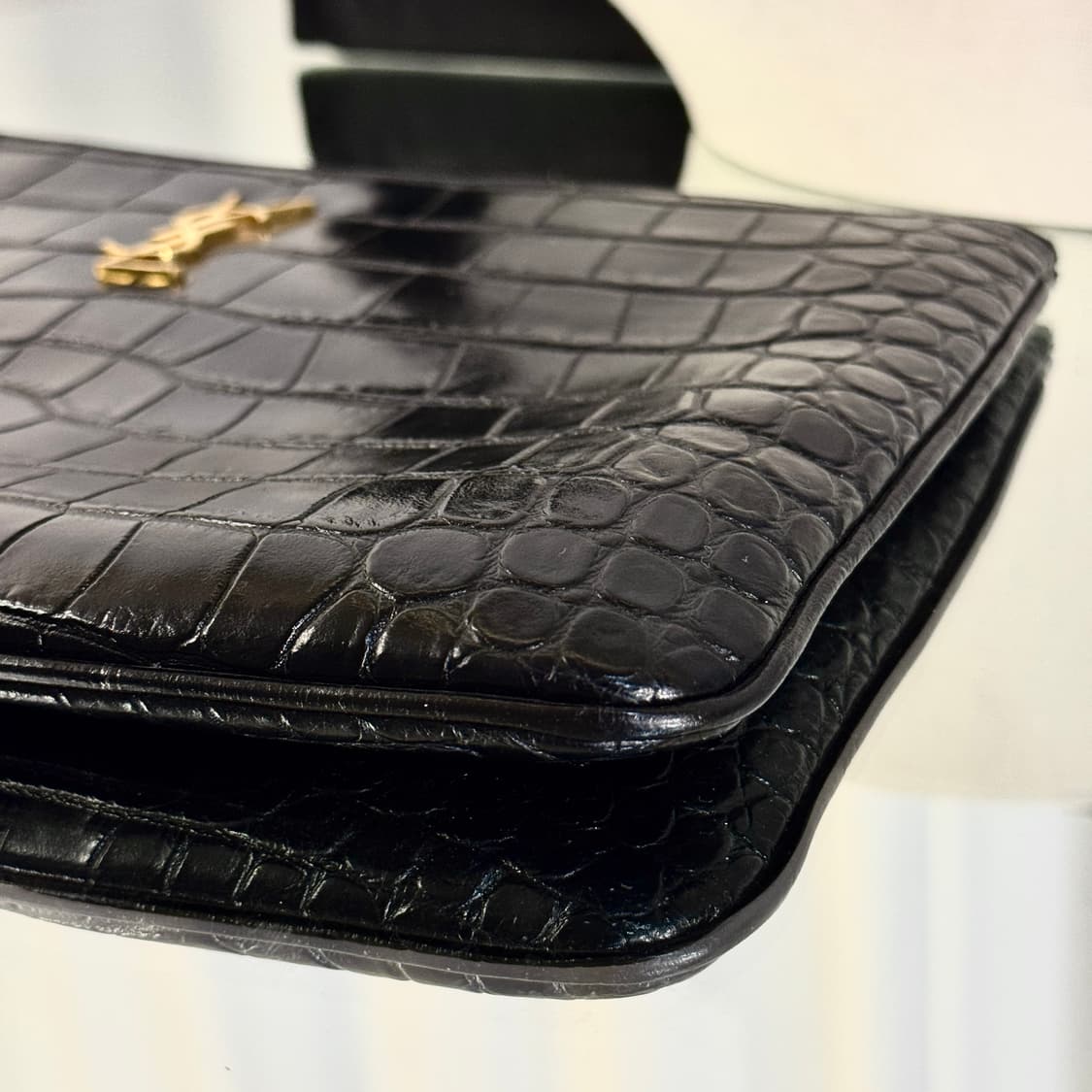 입생로랑 크로커다일 블랙 골드 클러치백  상품이미지9