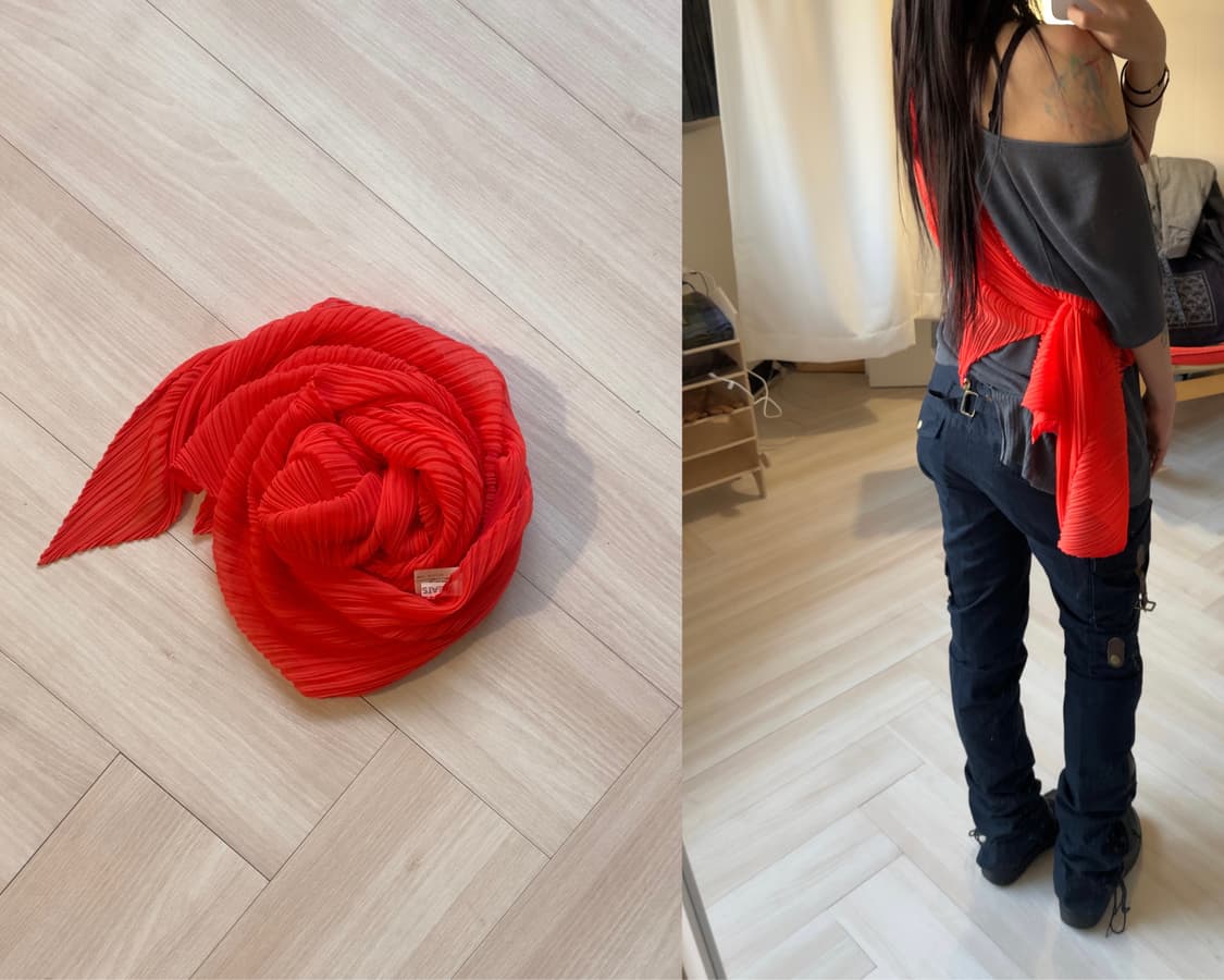 [PLEATS PLEASE ] Red Pleated Sheer Scarf 상품이미지1