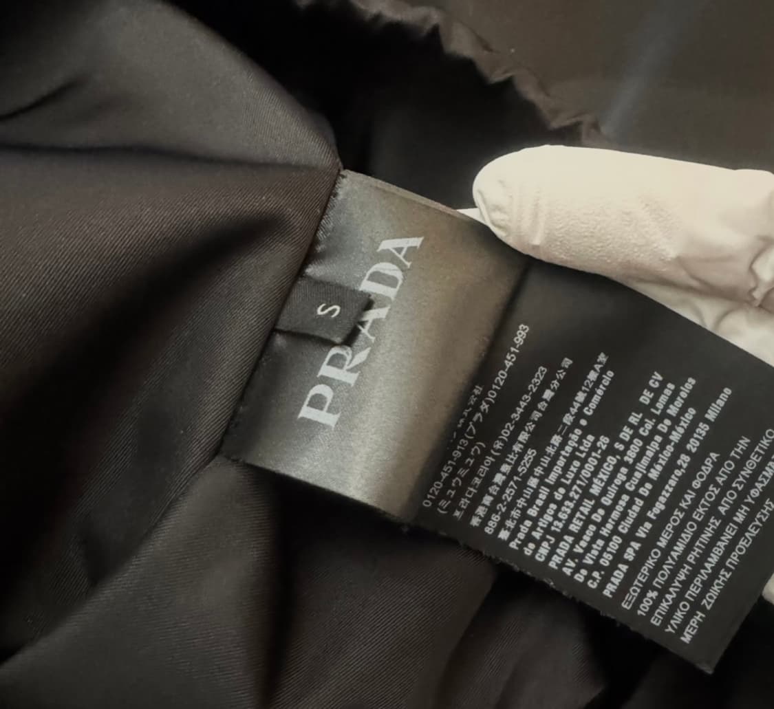 prada 리나일론 오버핏 빅로고 후디 점퍼 상품이미지4