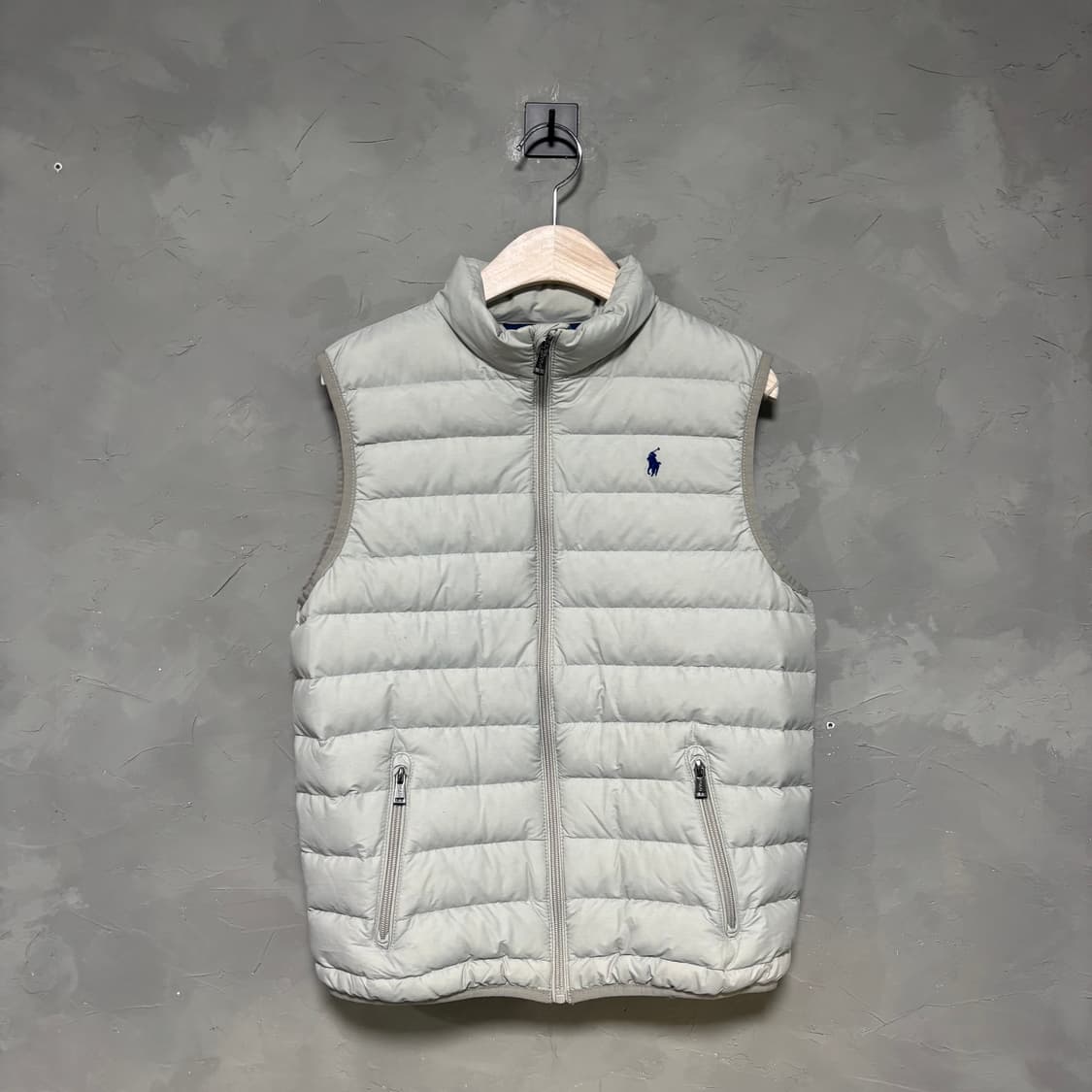 폴로 랄프로렌 덕다운 패딩조끼 라이트 그레이 상품이미지1