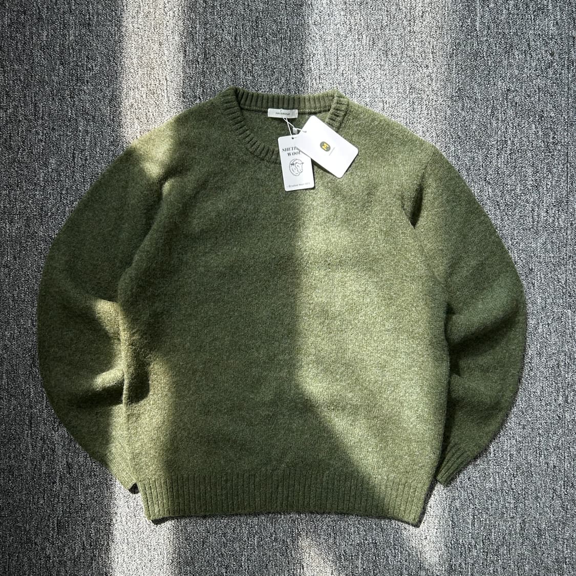 매너그램 셔틀랜드 쉐기독 카키 니트 상품이미지1