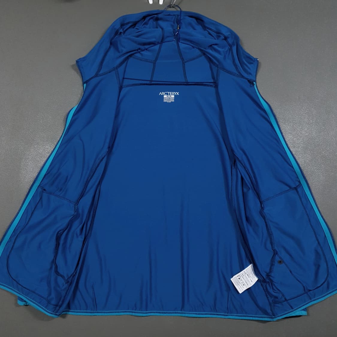 여성 M) 아크테릭스 솔테라 쉘 후드 경량 집업 자켓 블루 상품이미지8
