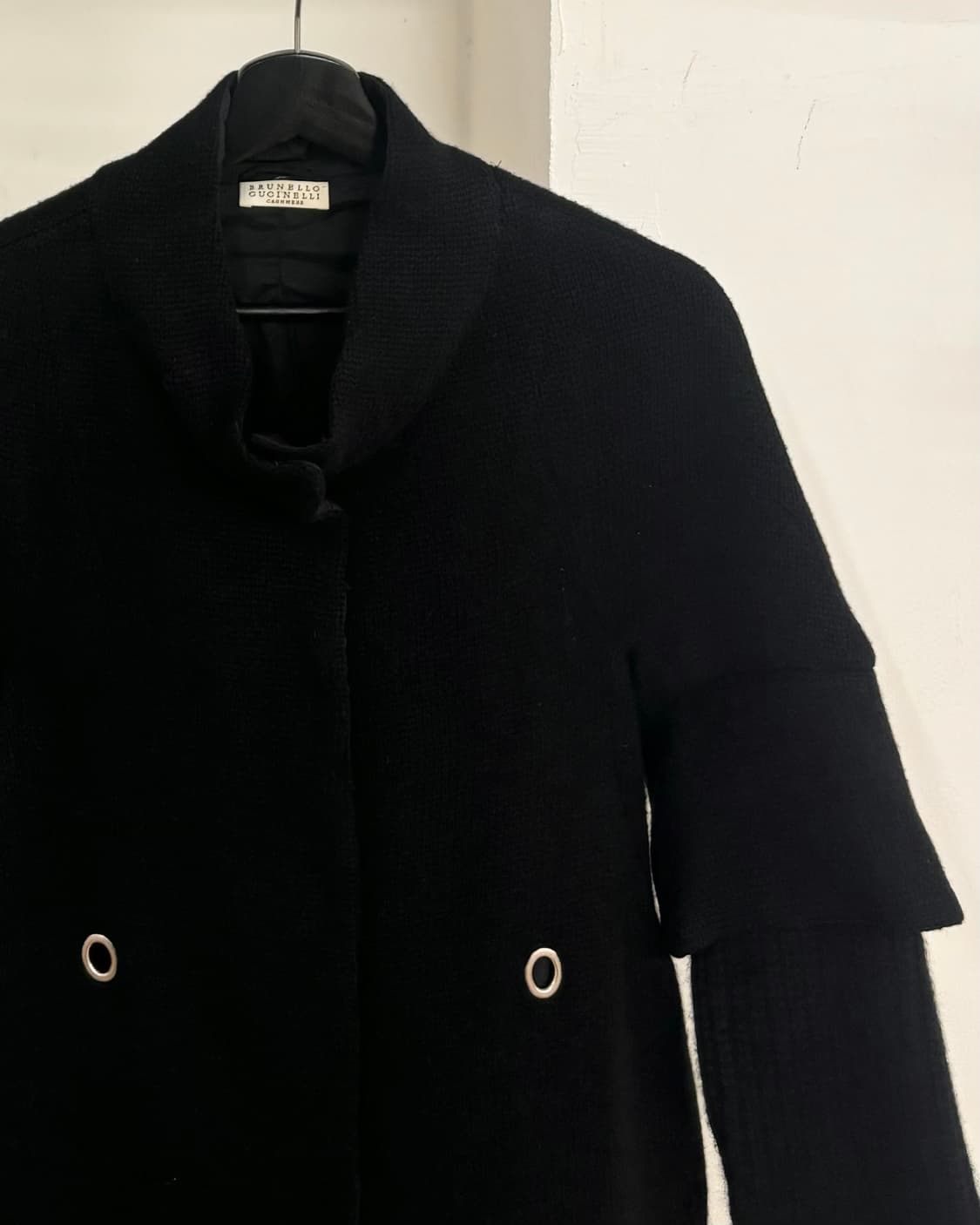 브루넬로 쿠치넬리 블랙 울 캐시미어 혼방 아일렛 코트  상품이미지4