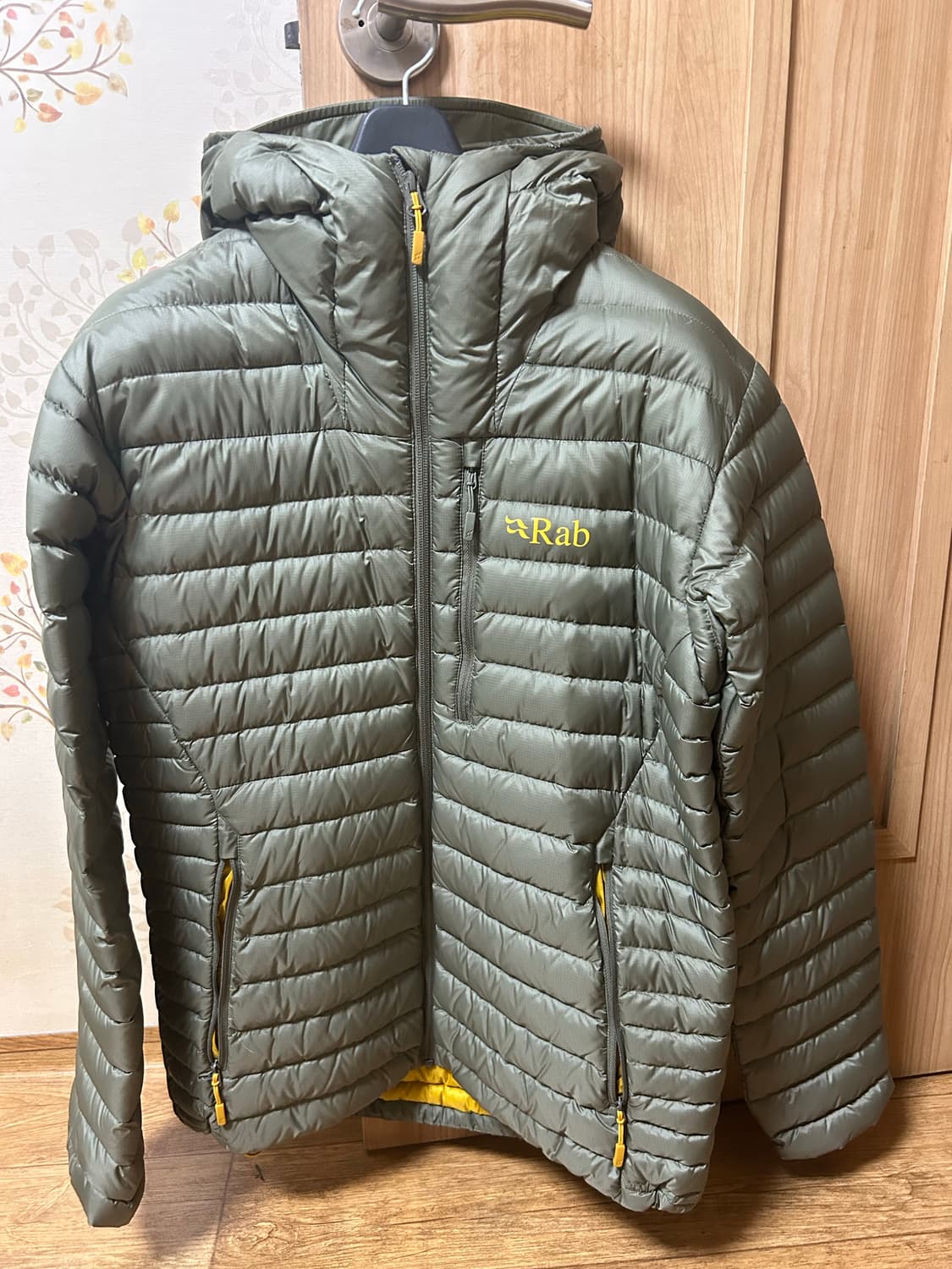 Rab 마이크로라이트 경량패딩 상품이미지1