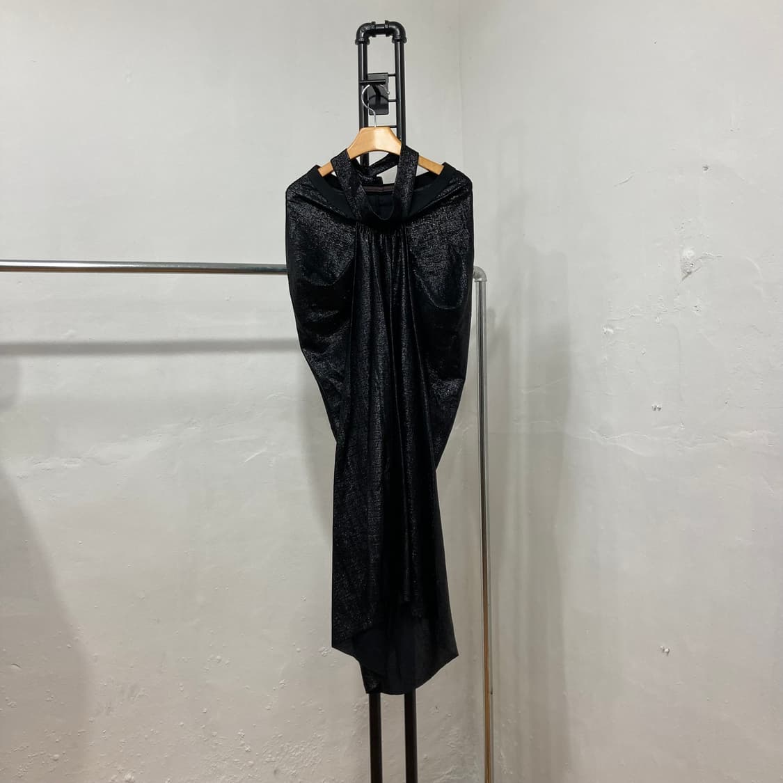 릭 오웬스(Rick Owens) 글리터 메탈릭 홀터넥 드레이프 원피스 상품이미지4