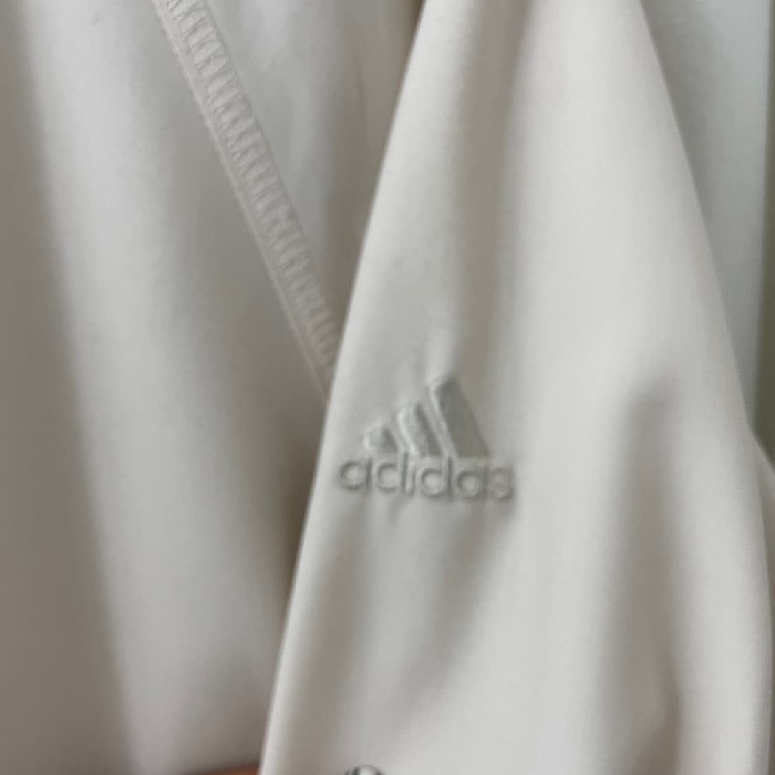 아디다스 크림 브이넥 웜업 상품이미지5